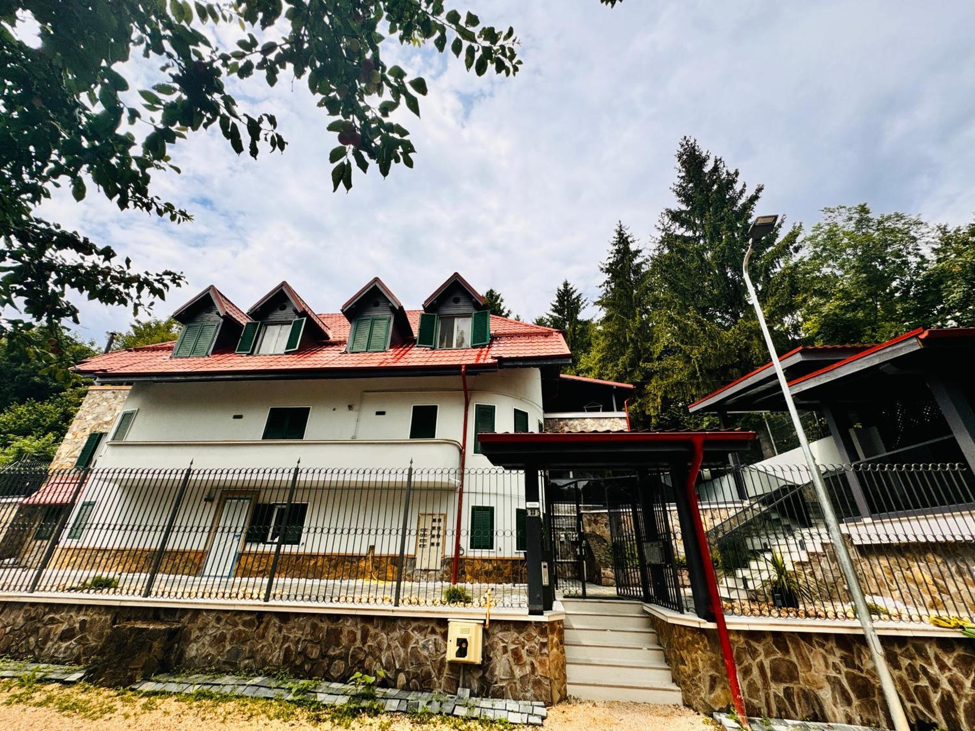Ylly Aparts Brașov Exterior foto